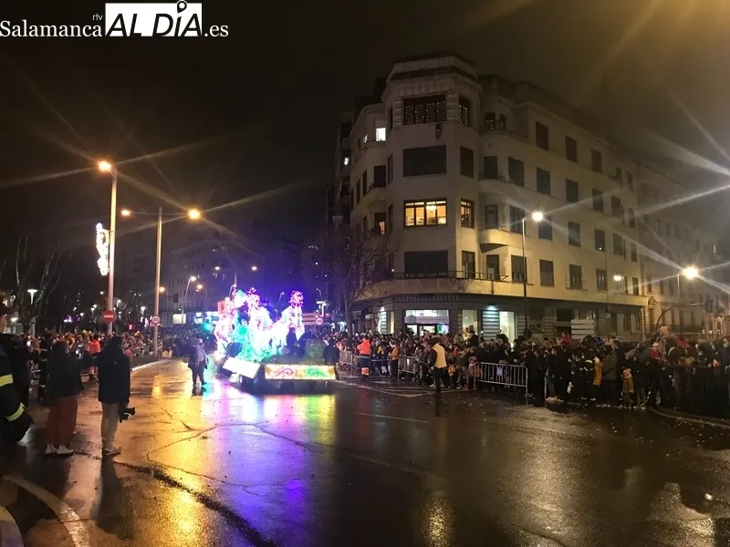 Foto 7 - La Cabalgata de Reyes reparte magia e ilusi&oacute;n en su regreso a las calles de Salamanca 