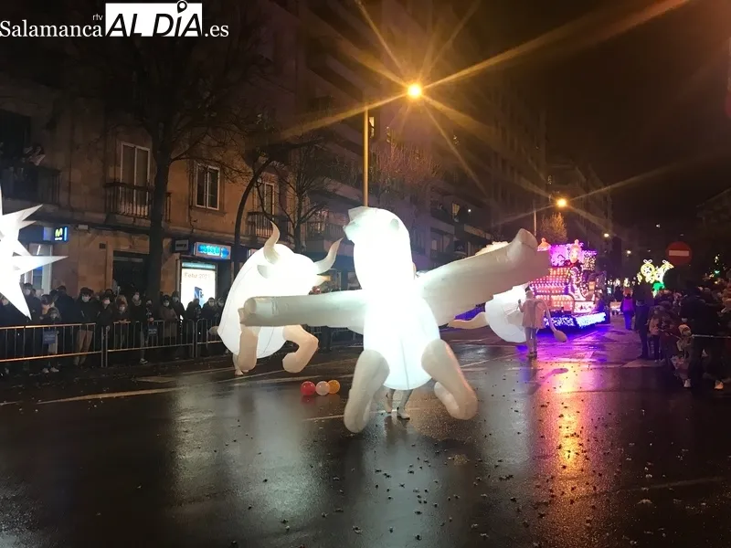 Foto 6 - La Cabalgata de Reyes reparte magia e ilusi&oacute;n en su regreso a las calles de Salamanca 