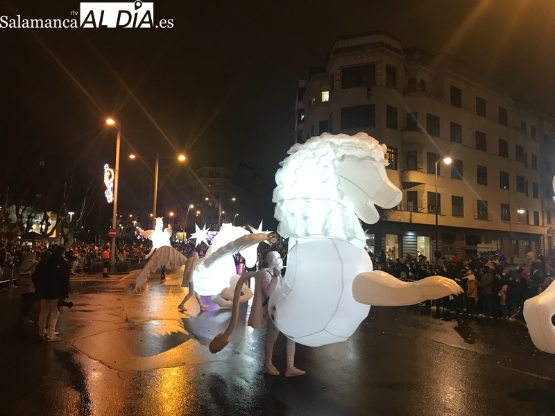Foto 5 - La Cabalgata de Reyes reparte magia e ilusión en su regreso a las calles de Salamanca 
