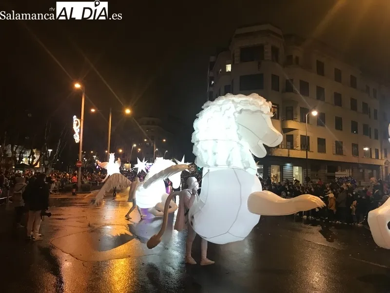 Foto 5 - La Cabalgata de Reyes reparte magia e ilusi&oacute;n en su regreso a las calles de Salamanca 
