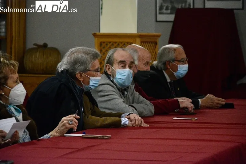 Tertulia Rona Dalba con el catedrático de Sociología Fernando Gil Villa como invitado 