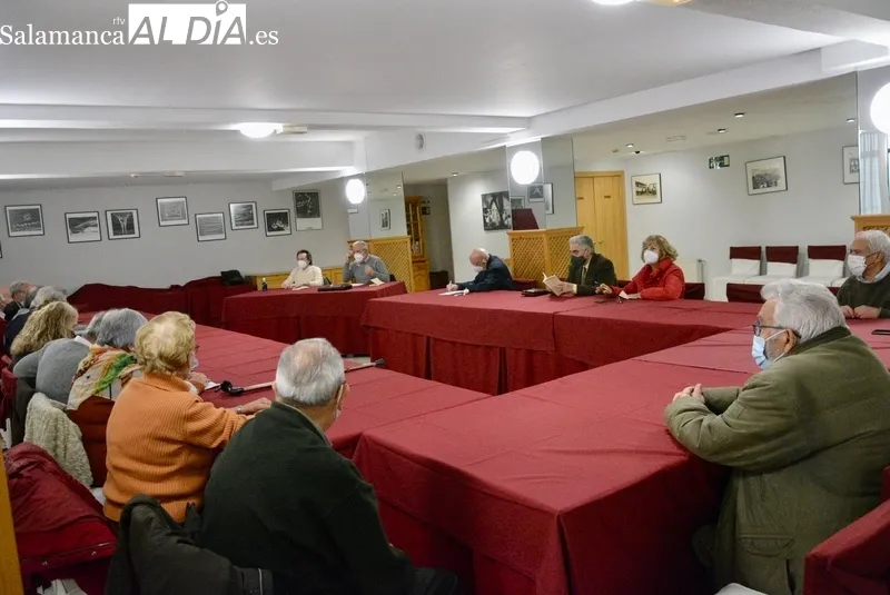 Tertulia Rona Dalba con el catedrático de Sociología Fernando Gil Villa como invitado 