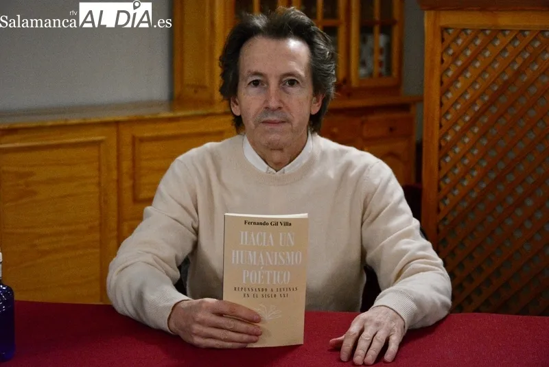 Tertulia Rona Dalba con el catedrático de Sociología Fernando Gil Villa como invitado 