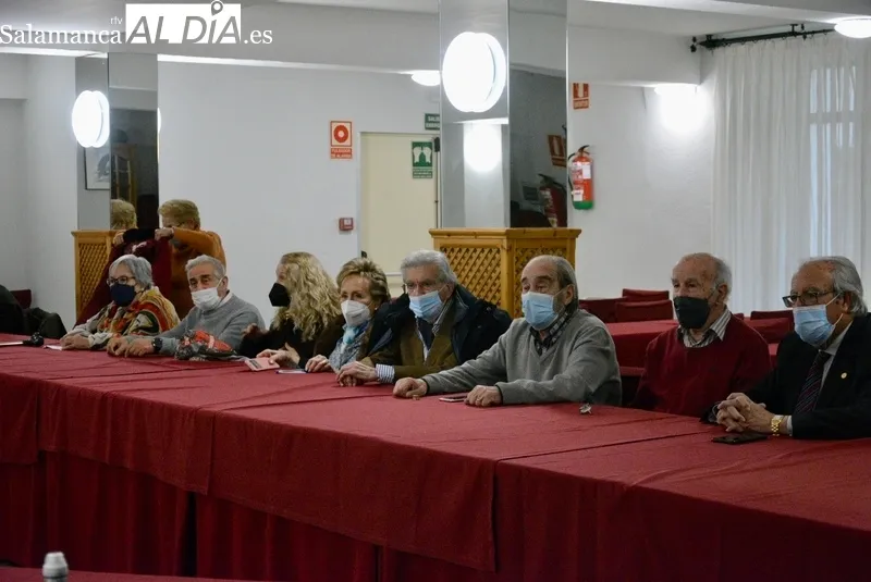 Tertulia Rona Dalba con el catedrático de Sociología Fernando Gil Villa como invitado 