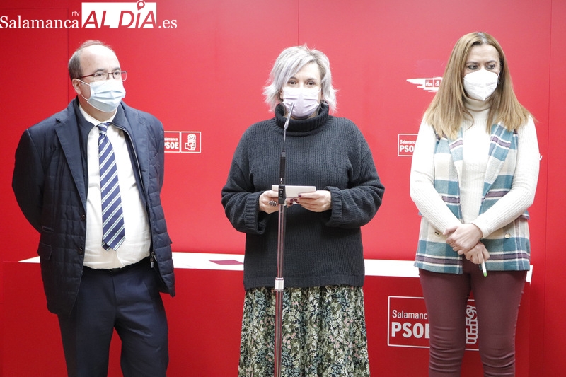 El ministro de Cultura, Miquel Iceta, acompañado por cargos públicos y orgánicos del PSOE, durante su visita a Salamanca este miércoles