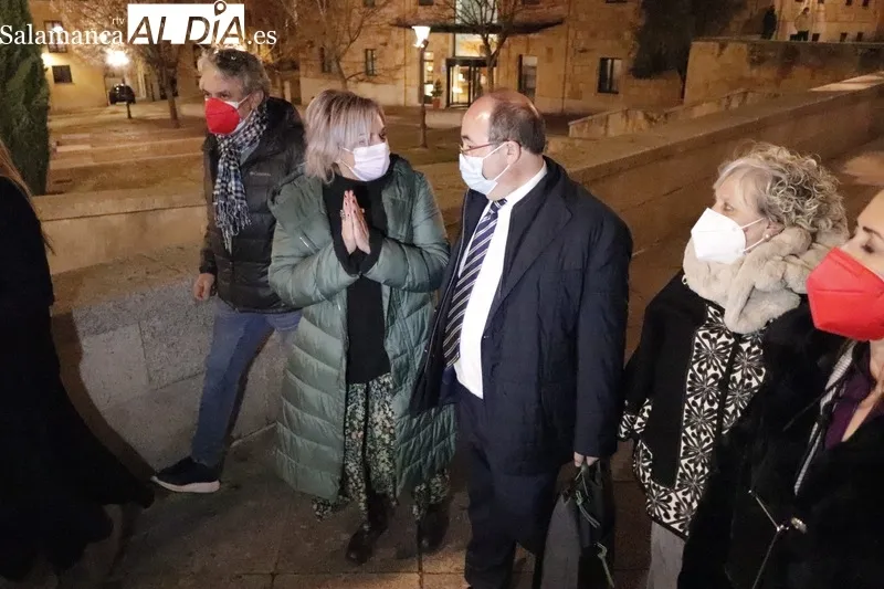 El ministro de Cultura, Miquel Iceta, acompañado por cargos públicos y orgánicos del PSOE, durante su visita a Salamanca este miércoles