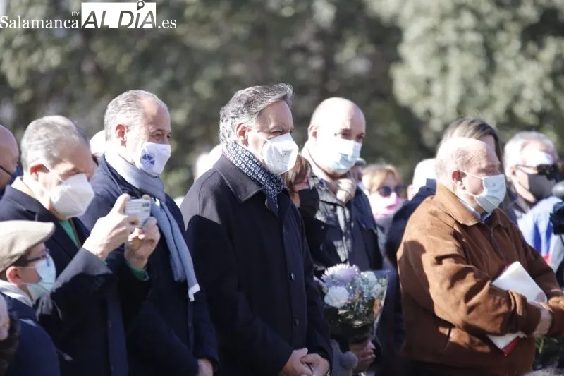 Ofrenda floral a Julio Robles en Salamanca 2022 - Guillermo García
