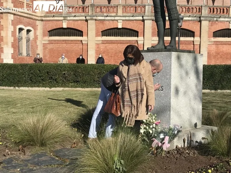 Ofrenda floral a Julio Robles en Salamanca 2022 - Guillermo García