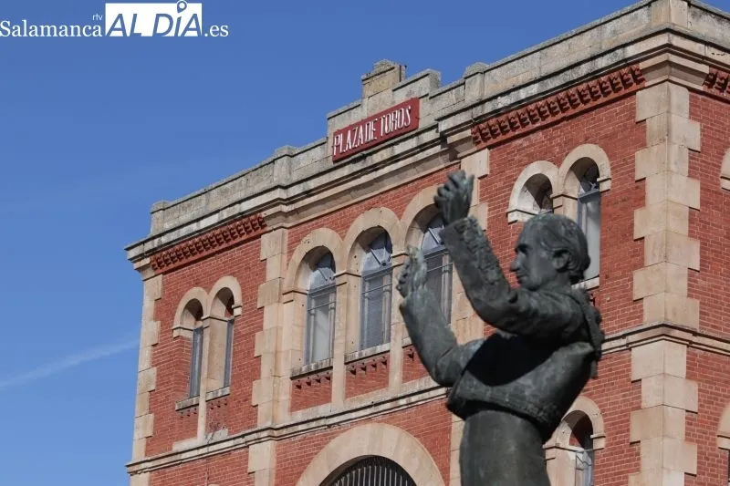 Ofrenda floral a Julio Robles en Salamanca 2022 - Guillermo García