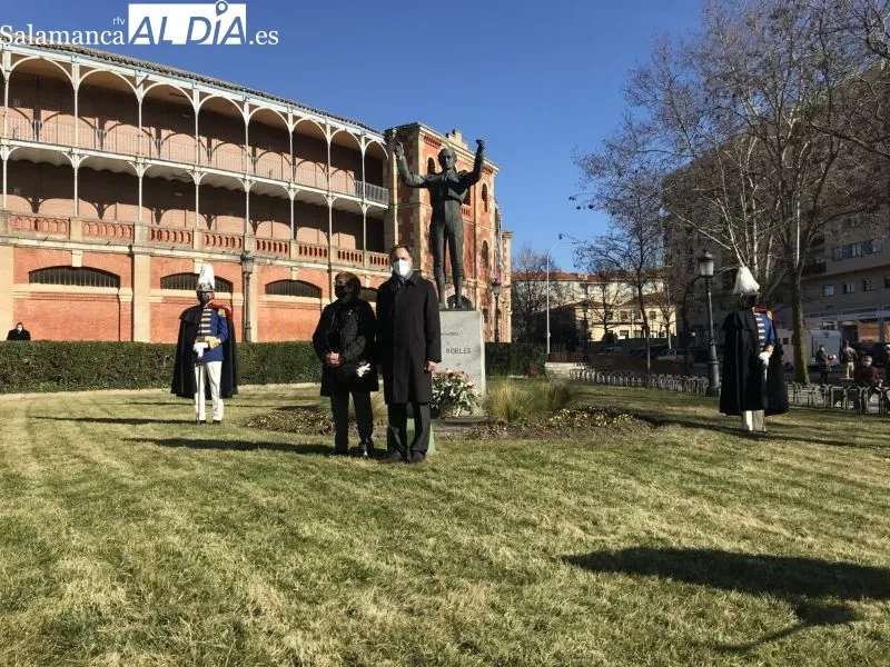 Ofrenda floral a Julio Robles en Salamanca 2022 - Guillermo García