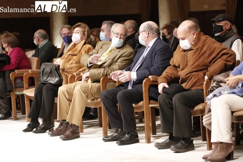 El Casino de Salamanca ha acogido la ponencia sobre Julio Robles, a cargo de Paco Cañamero. Fotos: Guillermo García
