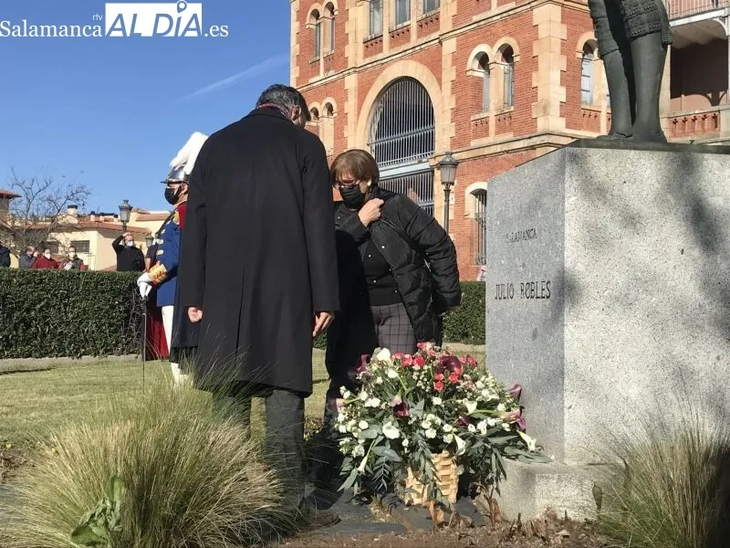 Ofrenda floral a Julio Robles en Salamanca 2022 - Guillermo García