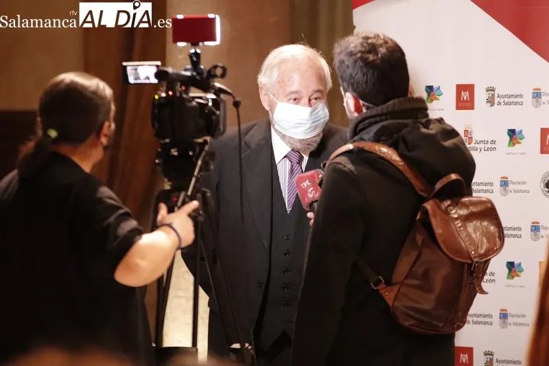 El Casino de Salamanca ha acogido la ponencia sobre Julio Robles, a cargo de Paco Cañamero. Fotos: Guillermo García