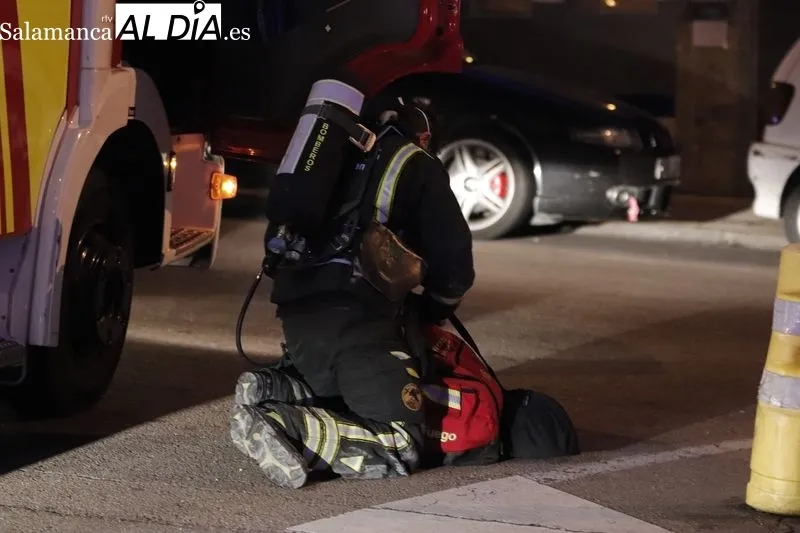 Despliegue de los Bomberos con motivo de un incendio en un bar de la calle San Felices, junto a la estación de autobuses