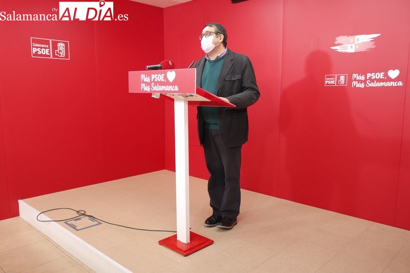 Rueda de prensa del candidato a las Cortes de Casilla y León por el PSOE de Salamanca, Juan Luis Cepa. Foto de Guillermo García