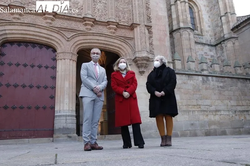 La vicepresidenta primera y ministra de Asuntos Económicos y Transformación Digital, Nadia Calviño, en el edificio histórico de la USAL