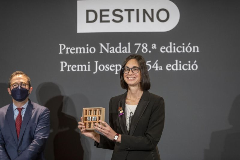 La periodista Inés Martín Rodrigo gana el Premio Nadal de novela con Las formas del querer