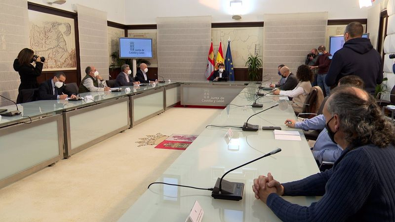 Reunión de Fernández Mañueco con los representantes de las OPA y de las cooperativas agrarias. Foto EP