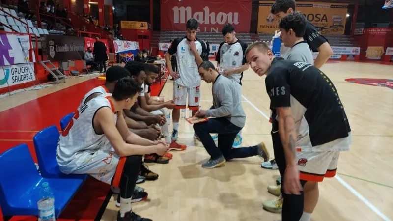 Foto 2 - El CB Tormes inicia la segunda vuelta con una brillante victoria ante el Porri&ntilde;o (58-60)
