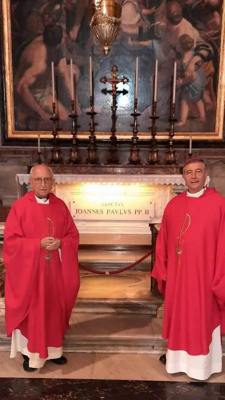 Foto 4 - Jos&eacute; Luis Retana inicia la visita &lsquo;ad limina&rsquo; con una misa ante los restos de San Pedro