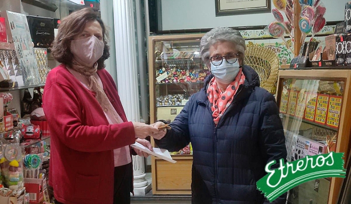 Pastelería Etreros hace entrega de los 500 euros del Roscón de Reyes