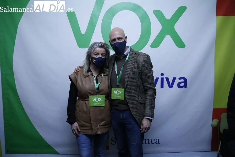 Celebración en la sede de Vox en Salamanca por los dos procuradores logrados en la provincia. Fotos de David Sañudo