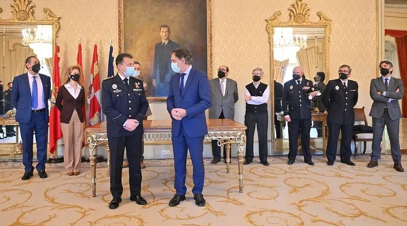 Alejandro Herrero Zarzuela en su toma de posesión como nuevo intendente de la Policía Local de Salamanca