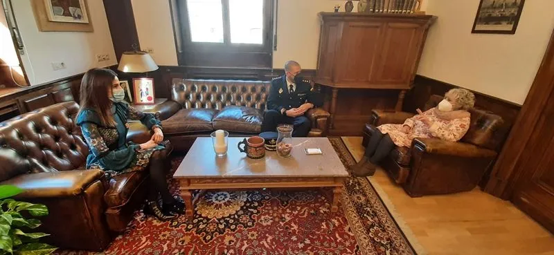 Foto 4 - El comisario jefe de la Polic&iacute;a Nacional se despide de las autoridades salmantinas
