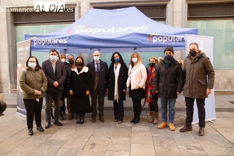 La diputada nacional y secretaria nacional de Estudios y Programas del Partido Popular, Edurne Uriarte, en su visita a Salamanca. Foto de David Sañudo