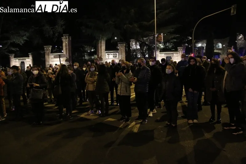 Foto 9 - Vecinos de Pizarrales, Barrio Blanco y Capuchinos salen a la calle para pedir una l&iacute;nea de bus a los hospitales 