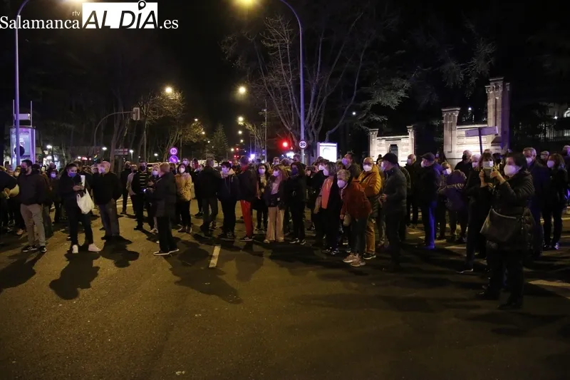 Foto 8 - Vecinos de Pizarrales, Barrio Blanco y Capuchinos salen a la calle para pedir una l&iacute;nea de bus a los hospitales 