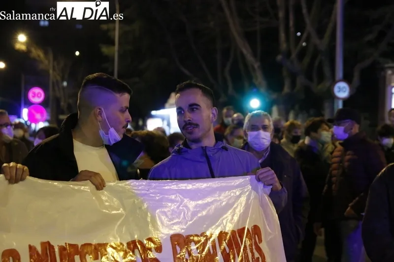 Foto 6 - Vecinos de Pizarrales, Barrio Blanco y Capuchinos salen a la calle para pedir una l&iacute;nea de bus a los hospitales 