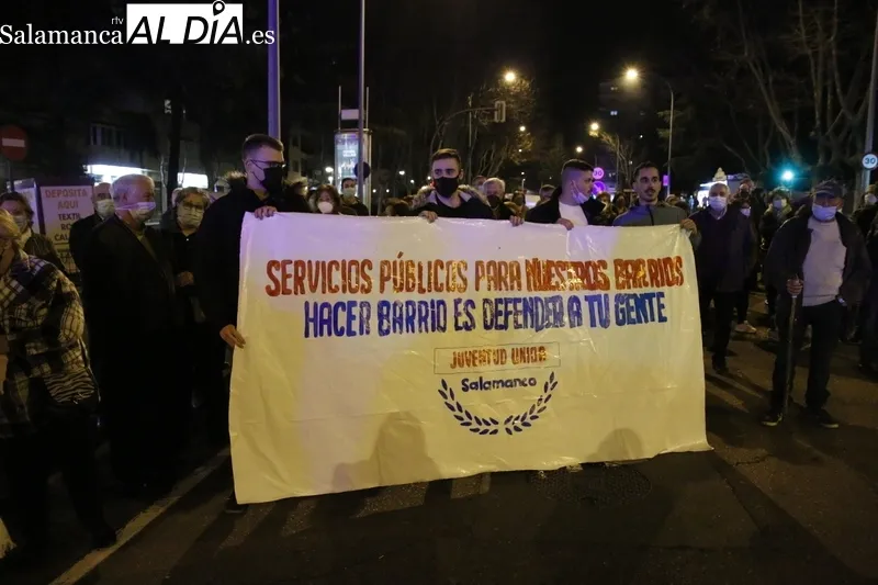 Foto 4 - Vecinos de Pizarrales, Barrio Blanco y Capuchinos salen a la calle para pedir una l&iacute;nea de bus a los hospitales 