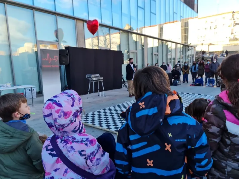 Suelta de globos y animación en la jornada organizada por Corazones Guerreros