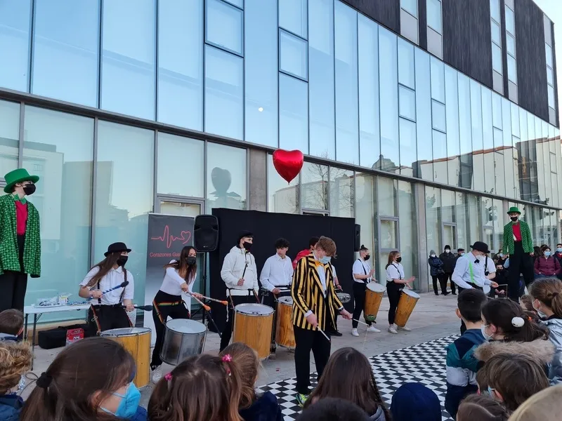 Suelta de globos y animación en la jornada organizada por Corazones Guerreros