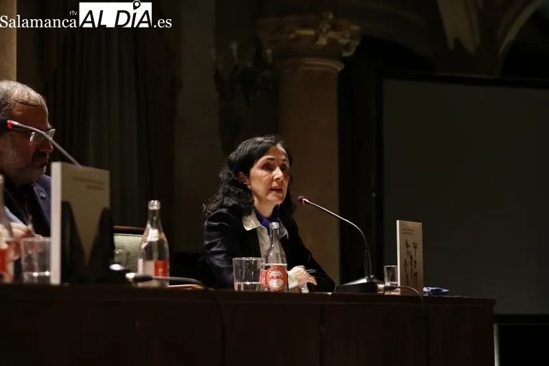 Acto de presentación del libro 'El sol de los ciegos', de Alencart, en el Casino de Salamanca. Fotos: David Sañudo