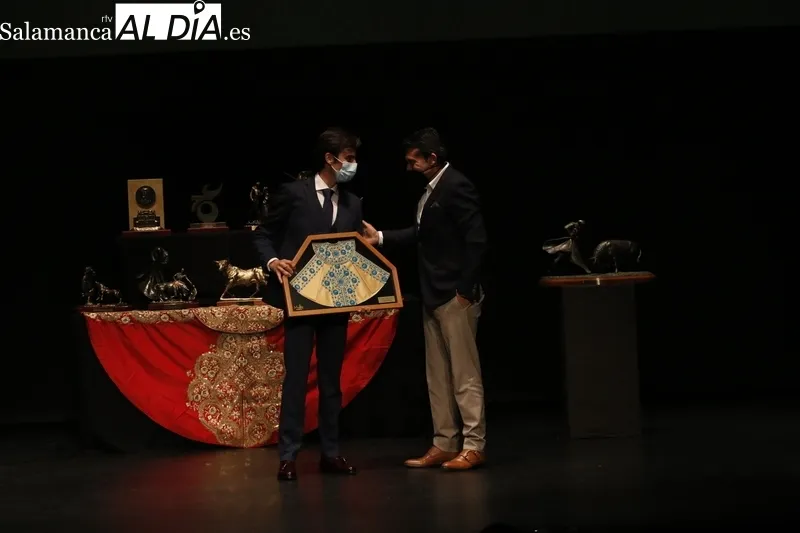 Foto 16 - Velada taurina en el Teatro Liceo con la entrega de trofeos de la Feria 2021 