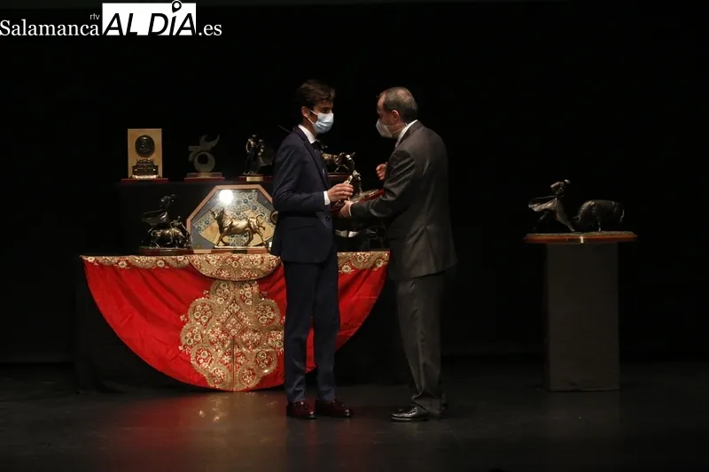 Foto 13 - Velada taurina en el Teatro Liceo con la entrega de trofeos de la Feria 2021 