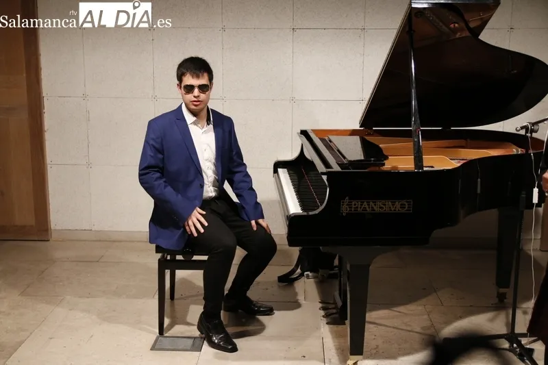 Concierto del pianista Adrián Rincón en la Casa de las Conchas. Fotos: David Sañudo