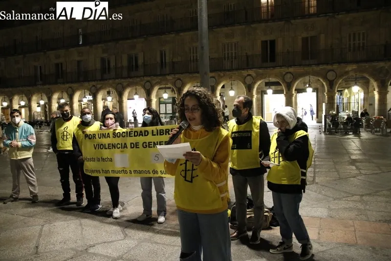 Acto de Amnistía Internacional Salamanca contra la violencia de género. Fotos: David Sañudo
