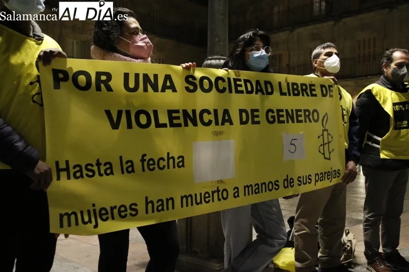 Acto de Amnistía Internacional Salamanca contra la violencia de género. Fotos: David Sañudo