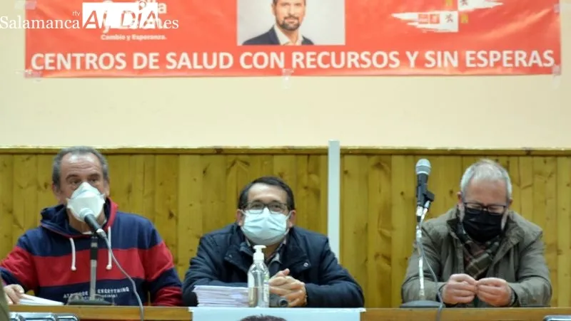 Los candidatos del PSOE a las Cortes de Castilla y León estuvieron acompañados por concejales y simpatizantes de Lumbrales