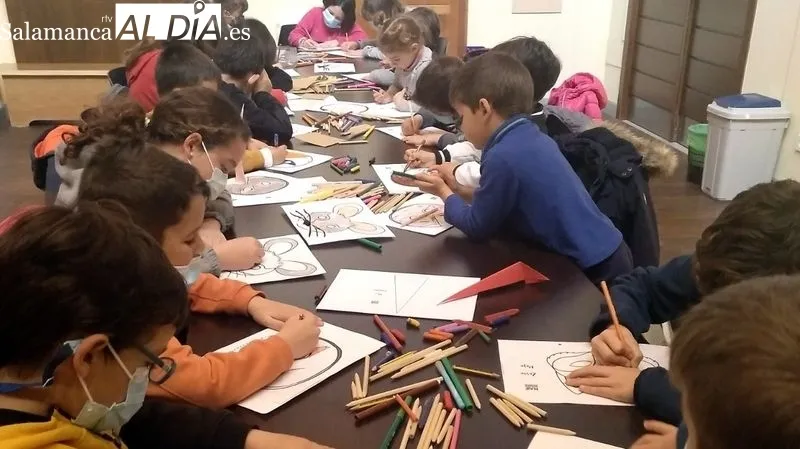 Taller infantil de carnaval en la casa del parque Torreón de Sobradillo