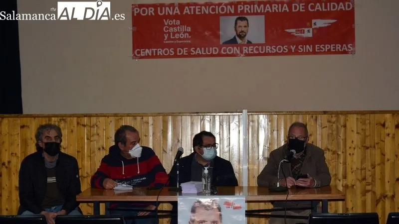 Los candidatos del PSOE a las Cortes de Castilla y León estuvieron acompañados por concejales y simpatizantes de Lumbrales
