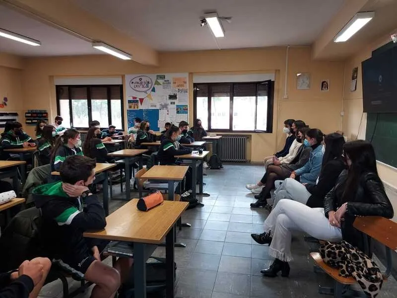 Foto 2 - 'Acompa&ntilde;ando tu futuro', jornada de orientaci&oacute;n acad&eacute;mica en el Colegio Santa Teresa de Jes&uacute;s