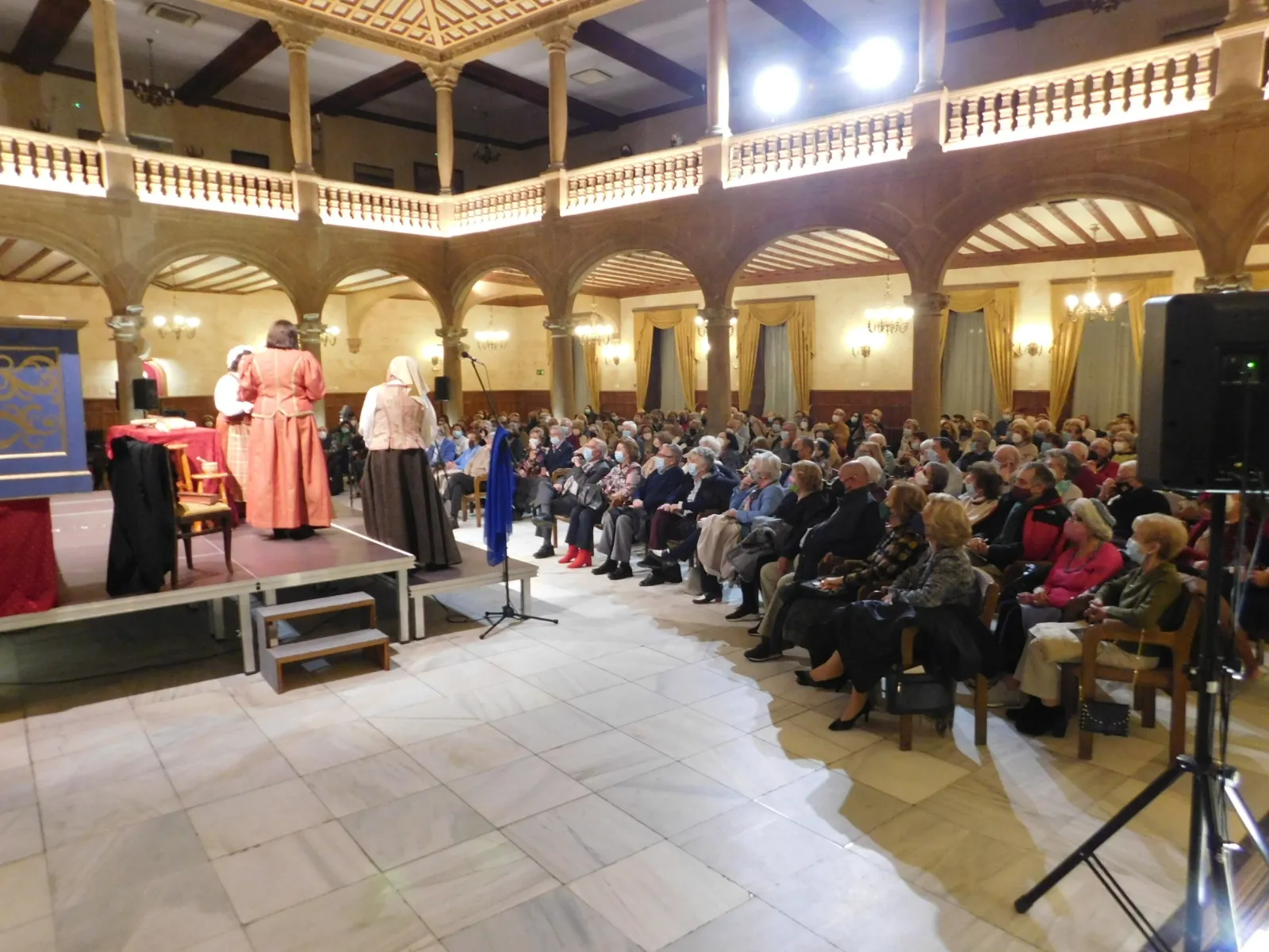 Foto 8 - Representaci&oacute;n de 'Buscando a Nebrija' en el Casino de Salamanca