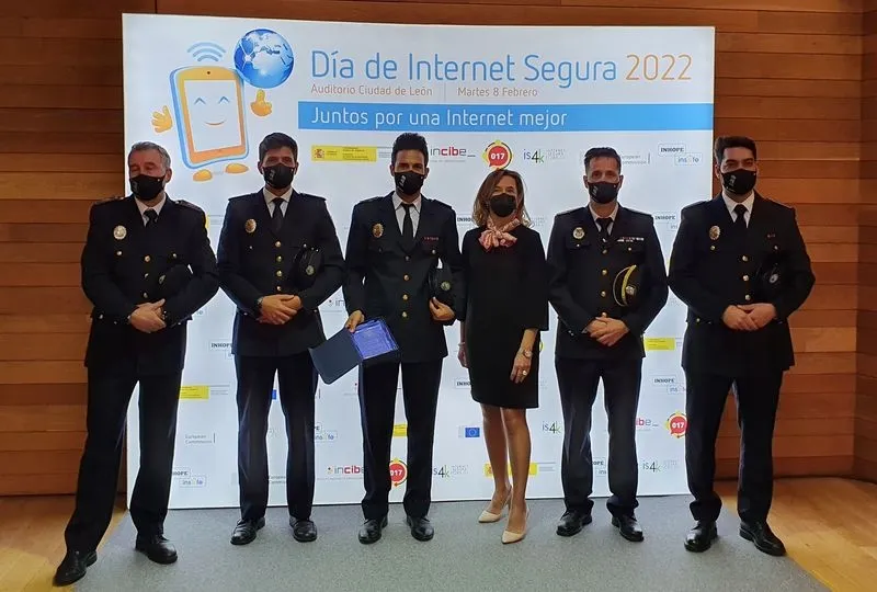El grupo Policías 3.0 de la Policía Local de Salamanca ha recibido el premio al Cibercooperante del Año 2021 que otorga el Instituto Nacional de Ciberseguridad (Incibe)
