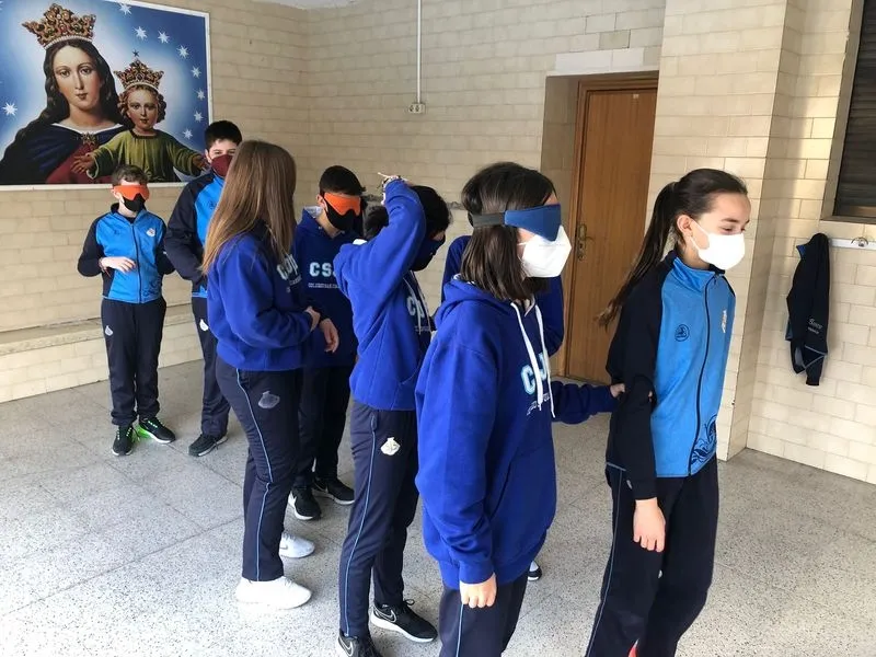 Estudiantes del colegio San Juan Bosco que practicaron deportes paralímpicos, para conocer mejor la discapacidad