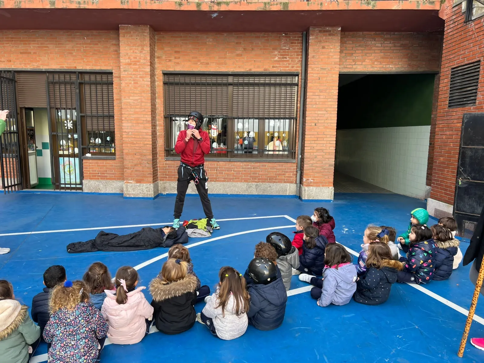 Foto 3 - Los ni&ntilde;os de infantil del Colegio San Juan Bosco disfrutan aprendiendo sobre las monta&ntilde;as m&aacute;s altas del mundo