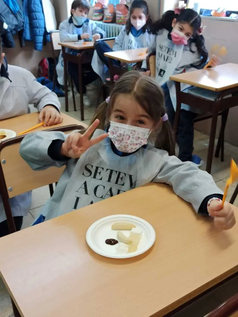 Taller de queso con los alumnos de Segundo de Primaria y taller de gestión emocional con los alumnos de Sexto de Primaria
